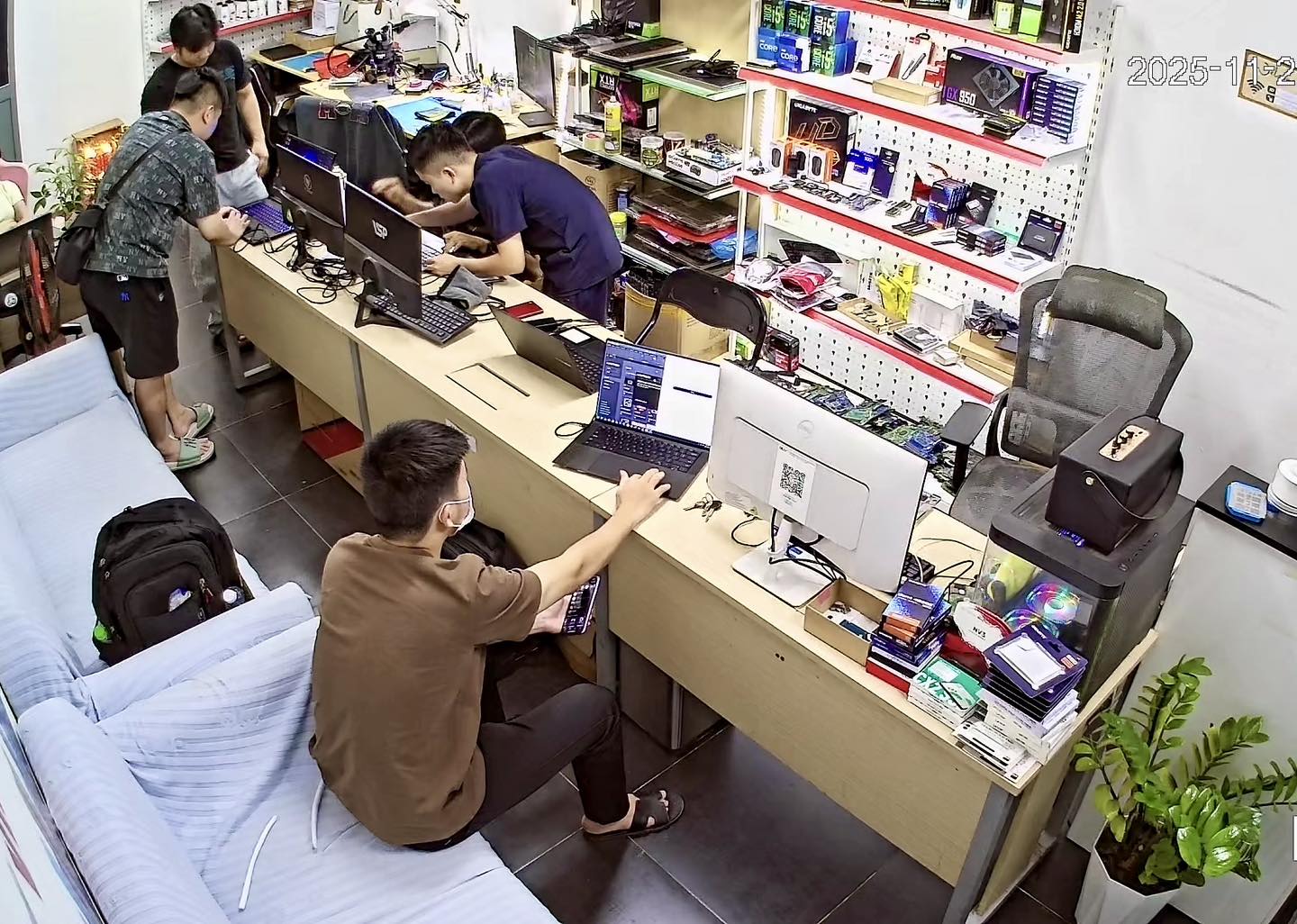 laptop bung bản lề hướng giải quyết - ITQ Computer Quảng Ngãi uy tín